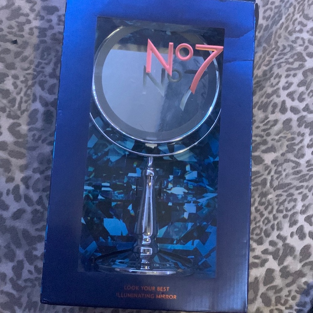 N°7 mirror with light